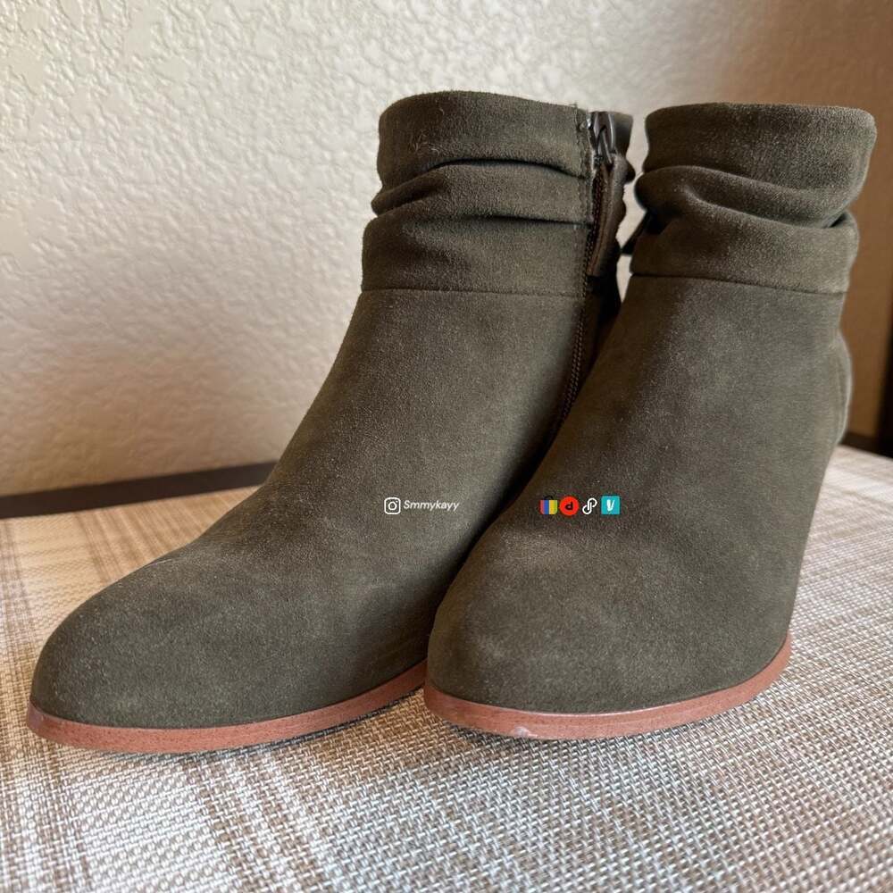 Violet & Red Selah Wedge Ankle Booties Faux Suede Forest Green